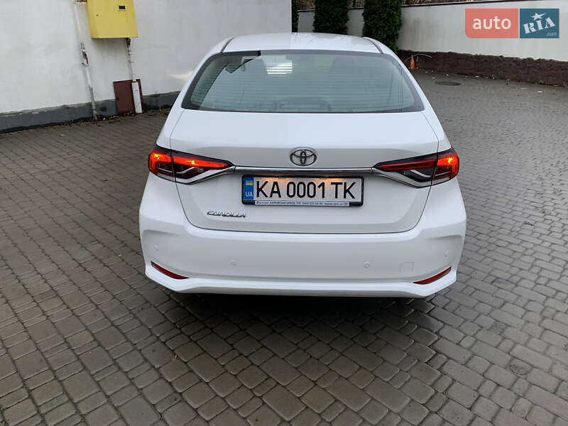 Седан Toyota Corolla 2021 в Киеве