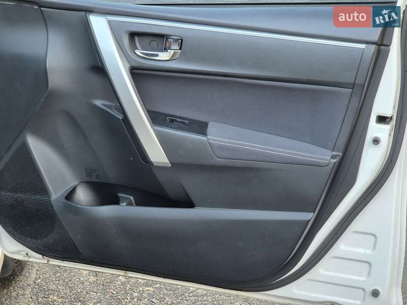 Седан Toyota Corolla 2015 в Харкові