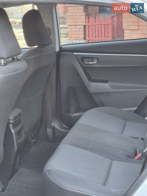 Седан Toyota Corolla 2015 в Харкові