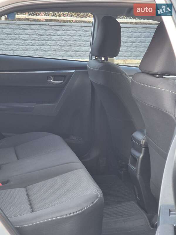 Седан Toyota Corolla 2015 в Харкові