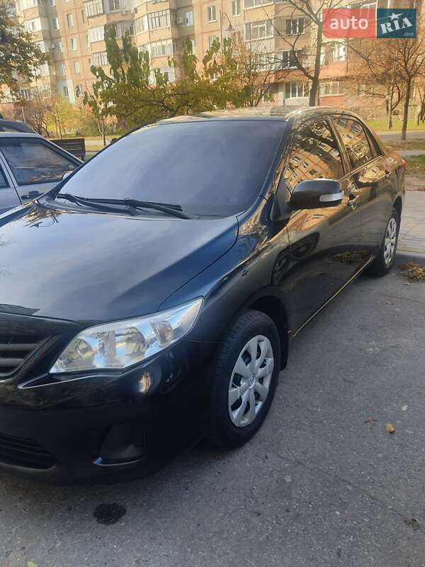 Седан Toyota Corolla 2011 в Полтаві