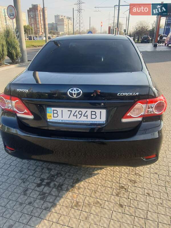 Седан Toyota Corolla 2011 в Полтаві