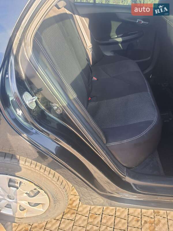 Седан Toyota Corolla 2011 в Полтаві