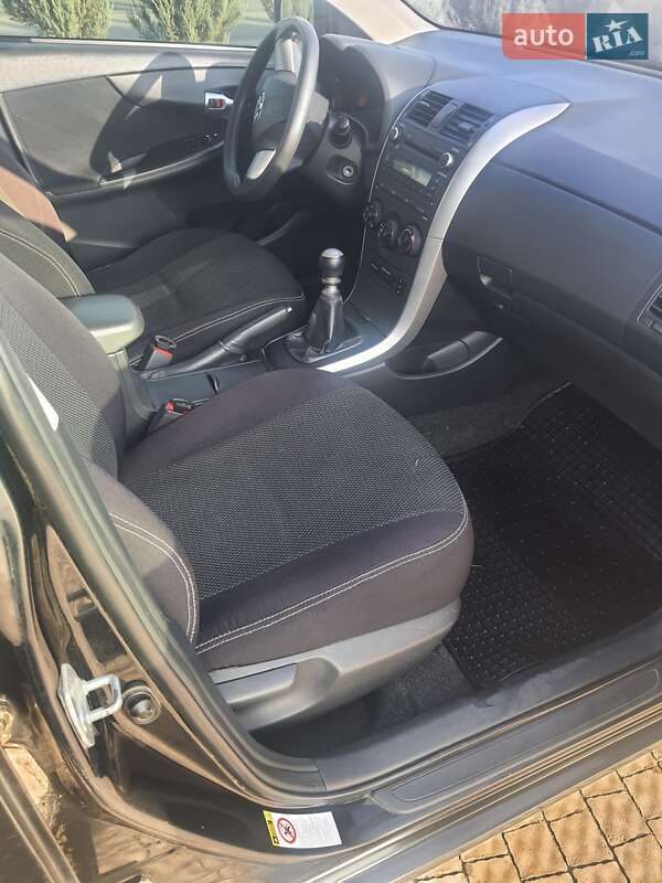 Седан Toyota Corolla 2011 в Полтаві