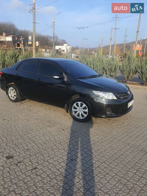 Седан Toyota Corolla 2011 в Полтаві