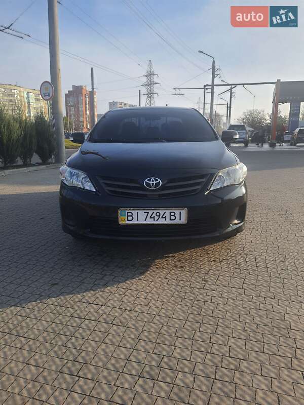 Седан Toyota Corolla 2011 в Полтаві