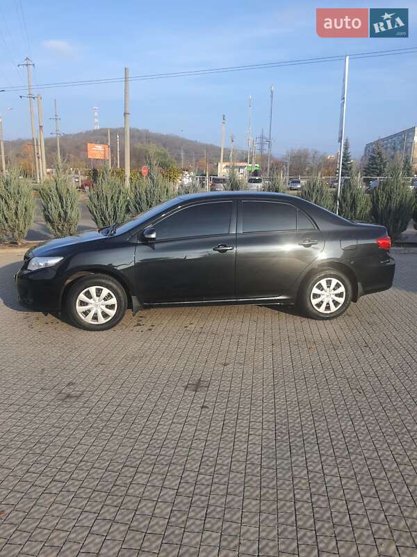 Седан Toyota Corolla 2011 в Полтаві