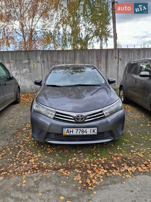 Седан Toyota Corolla 2013 в Вышгороде