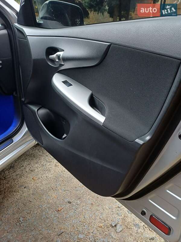 Седан Toyota Corolla 2011 в Львові