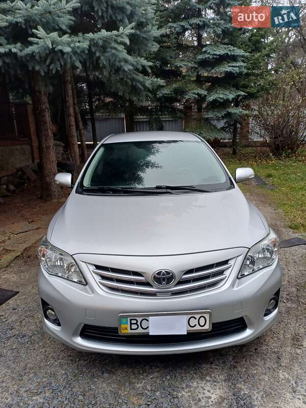 Седан Toyota Corolla 2011 в Львові