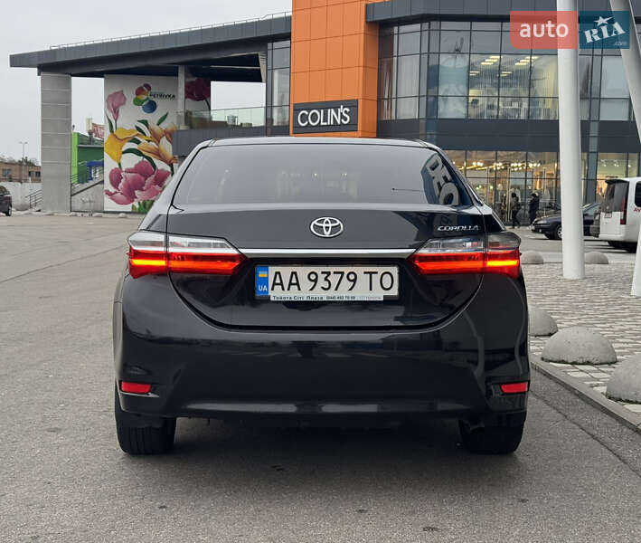 Седан Toyota Corolla 2018 в Киеве
