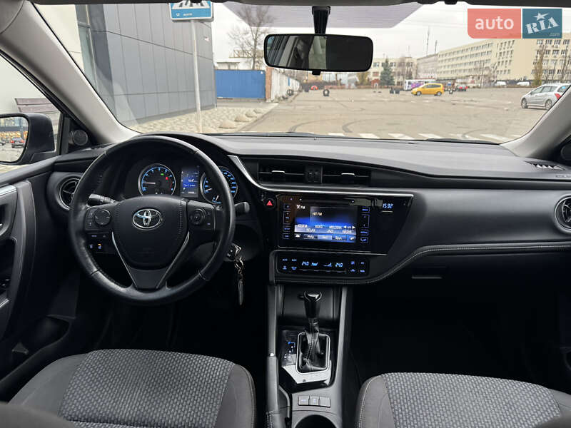Седан Toyota Corolla 2018 в Киеве