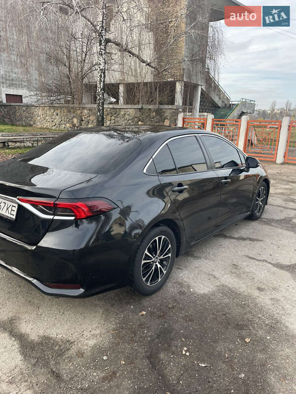 Седан Toyota Corolla 2019 в Киеве