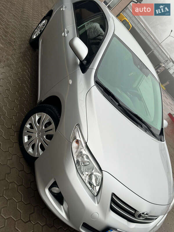 Седан Toyota Corolla 2008 в Жашківу