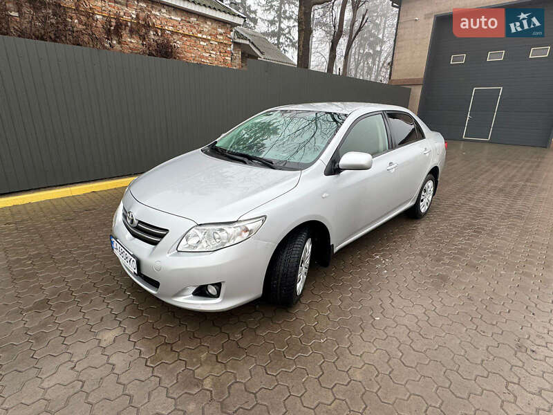 Седан Toyota Corolla 2008 в Жашківу