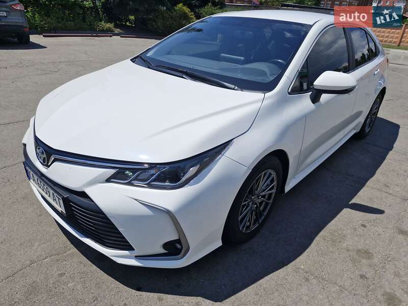 Седан Toyota Corolla 2020 в Києві
