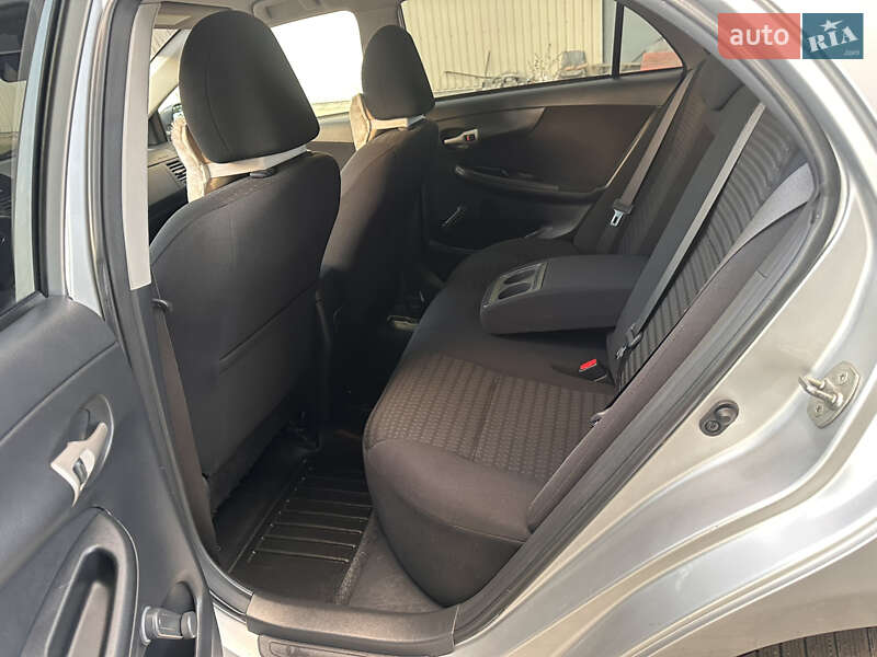 Седан Toyota Corolla 2007 в Днепре