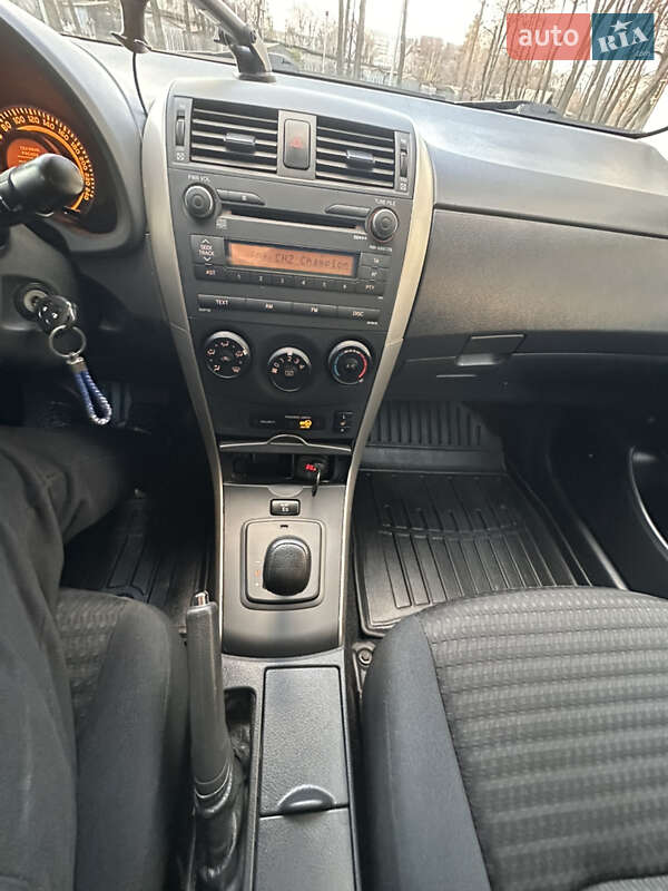 Седан Toyota Corolla 2007 в Днепре