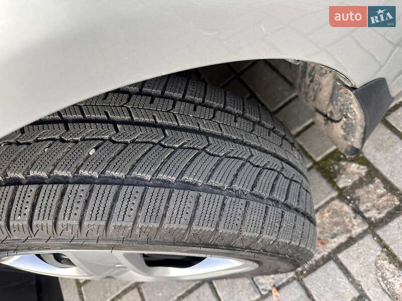 Седан Toyota Corolla 2007 в Днепре