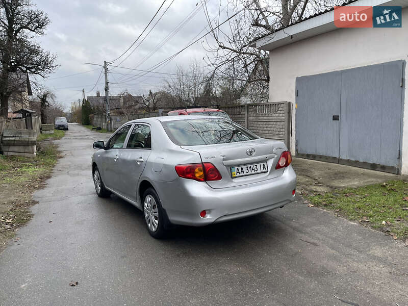 Седан Toyota Corolla 2008 в Києві
