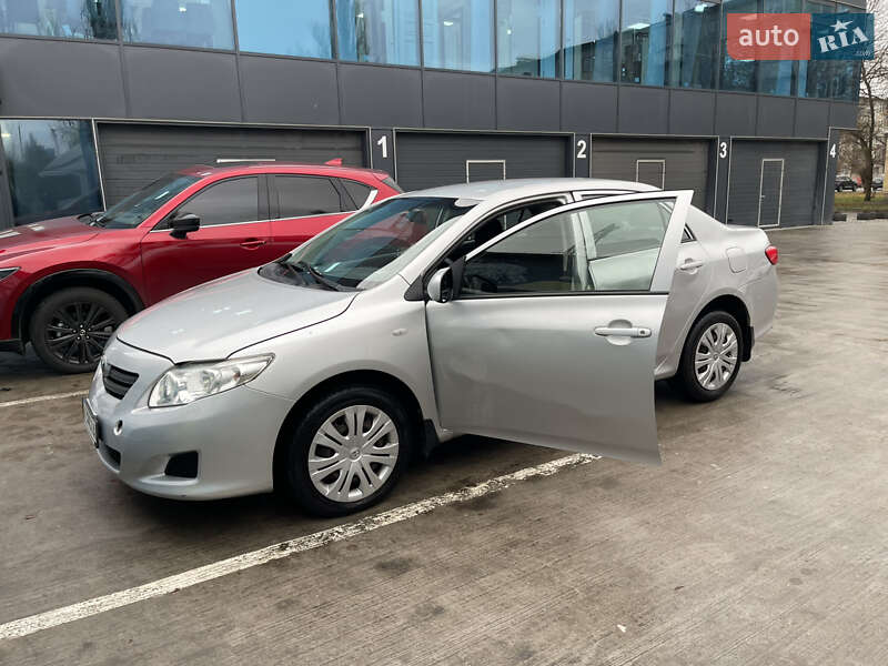 Седан Toyota Corolla 2008 в Києві