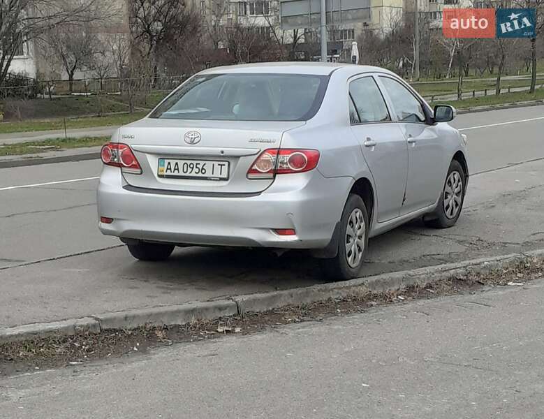 Седан Toyota Corolla 2010 в Києві