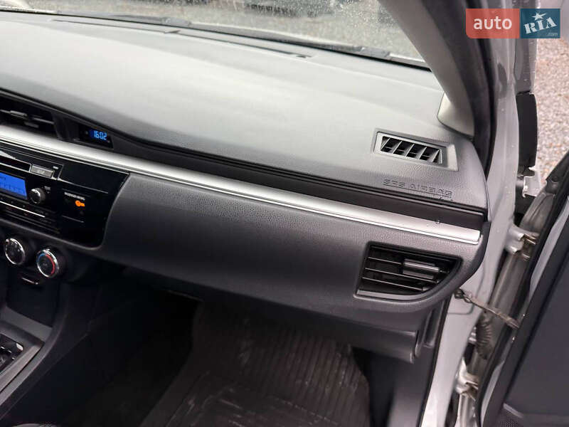 Седан Toyota Corolla 2015 в Стрию фото 43 Седан Toyota Corolla 2015 в Стрию