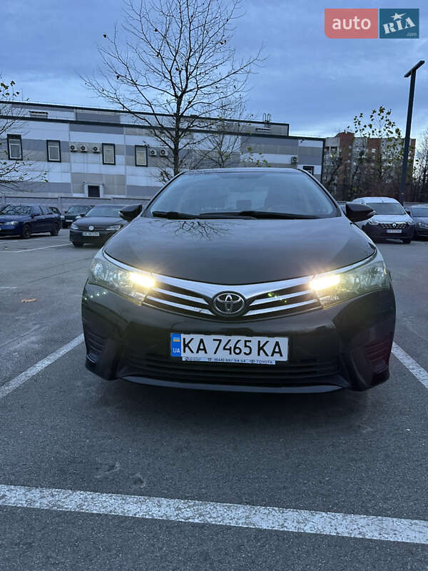 Седан Toyota Corolla 2014 в Києві
