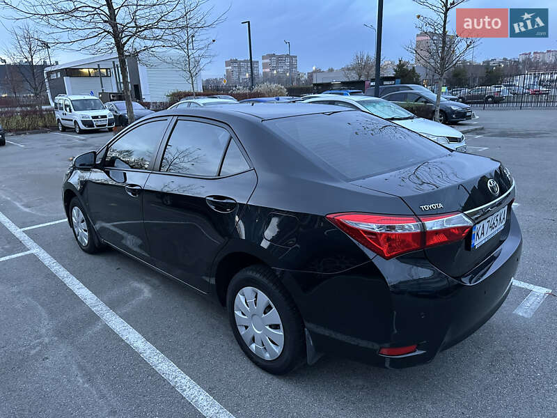 Седан Toyota Corolla 2014 в Києві