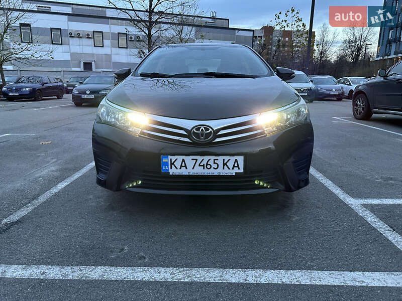 Седан Toyota Corolla 2014 в Києві