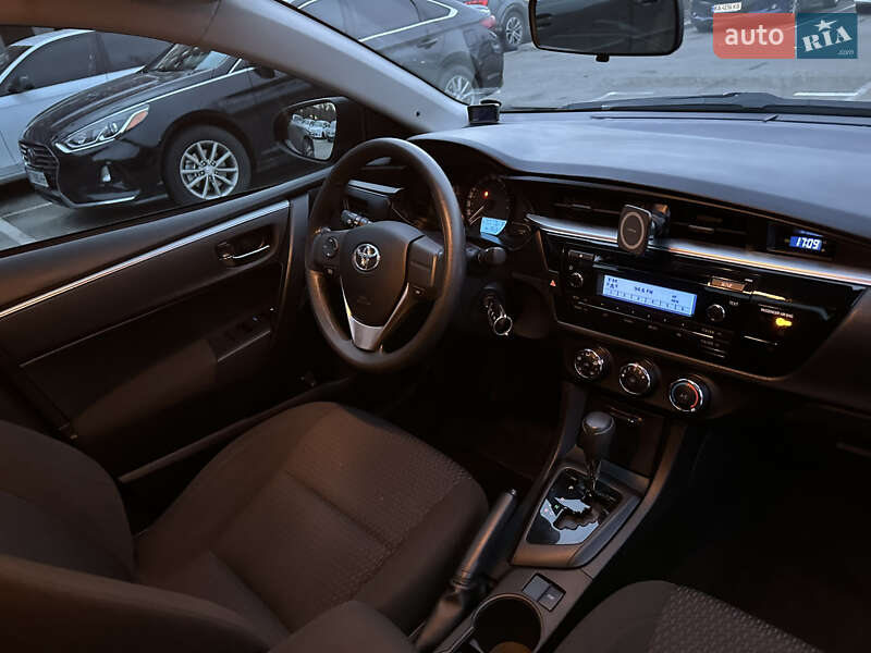 Седан Toyota Corolla 2014 в Києві