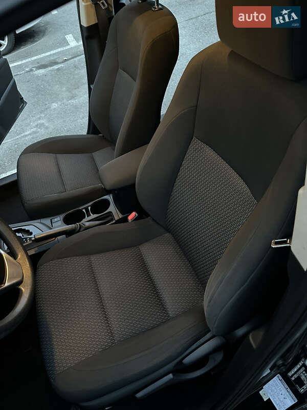 Седан Toyota Corolla 2014 в Києві