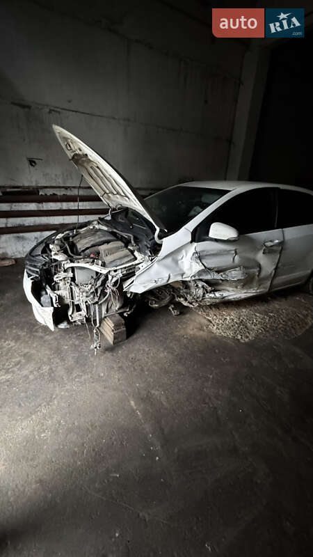 Седан Toyota Corolla 2015 в Лубнах