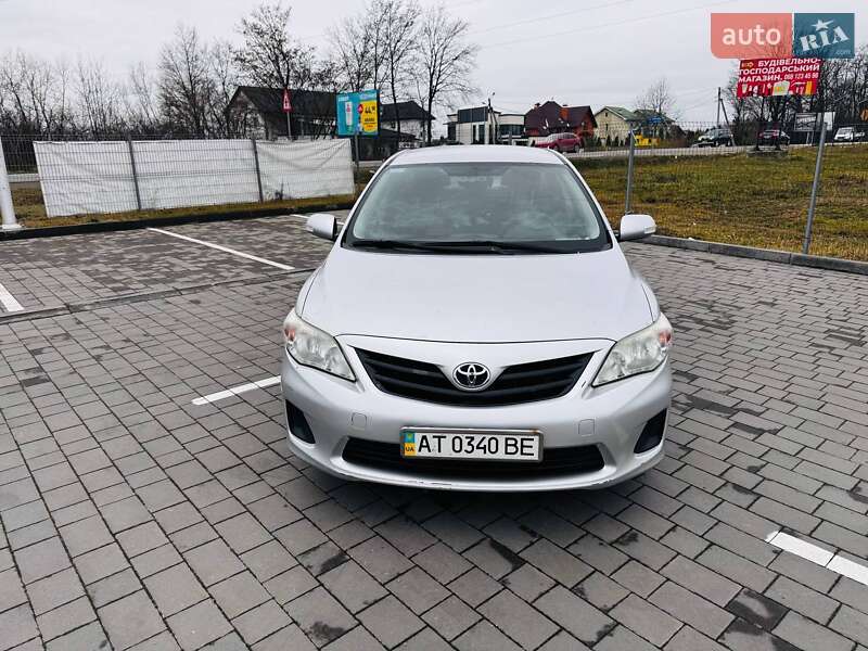 Седан Toyota Corolla 2012 в Ивано-Франковске
