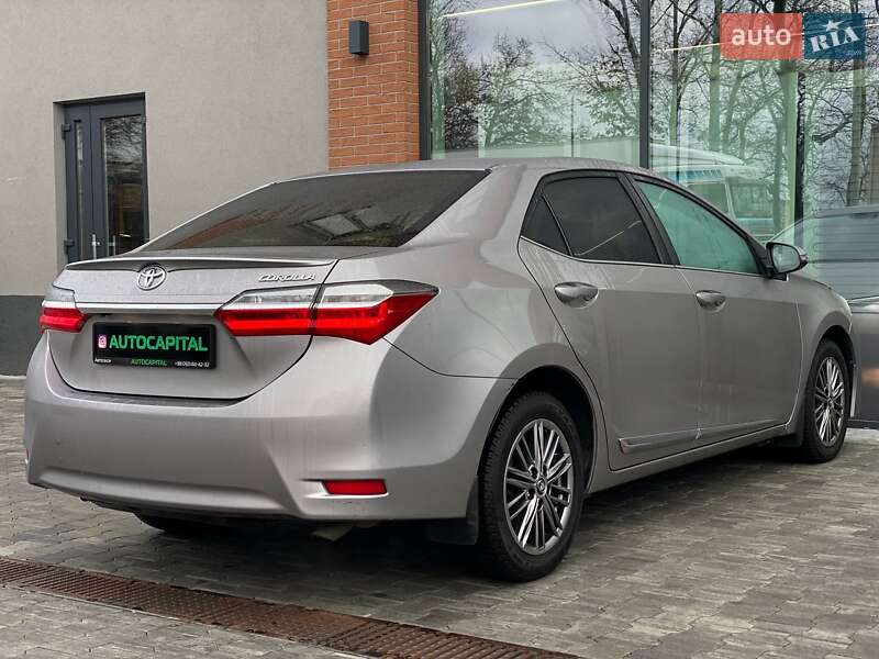 Седан Toyota Corolla 2017 в Киеве
