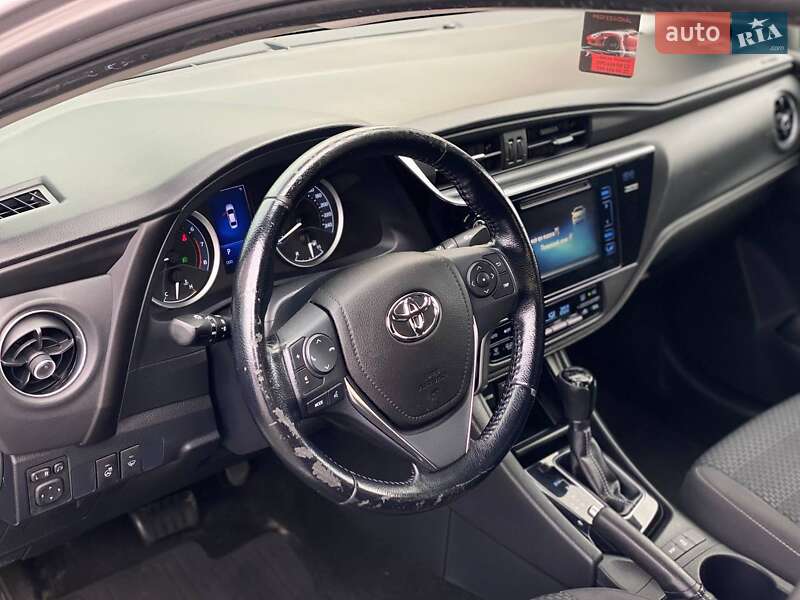 Седан Toyota Corolla 2017 в Киеве