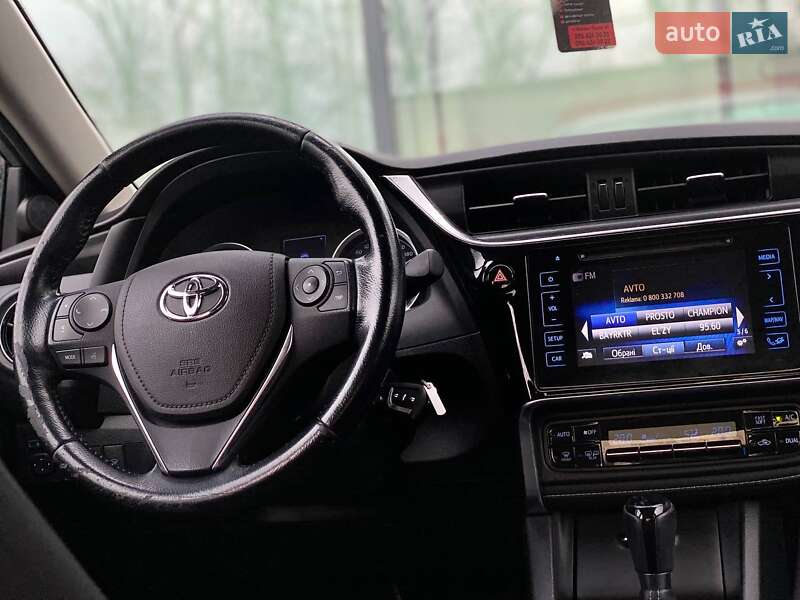 Седан Toyota Corolla 2017 в Киеве