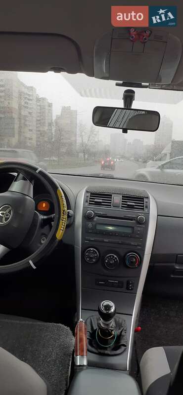 Седан Toyota Corolla 2010 в Києві