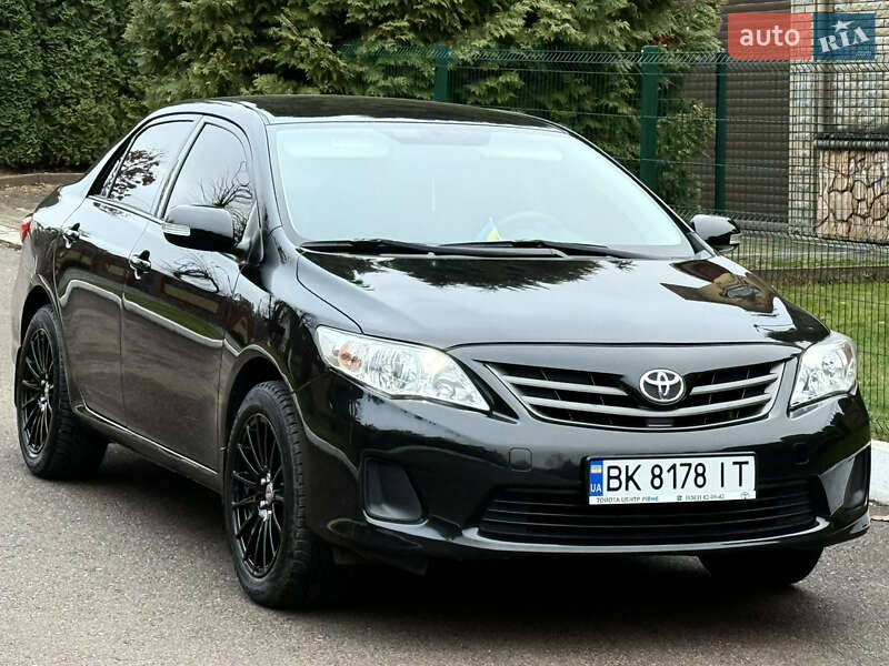Седан Toyota Corolla 2011 в Рівному