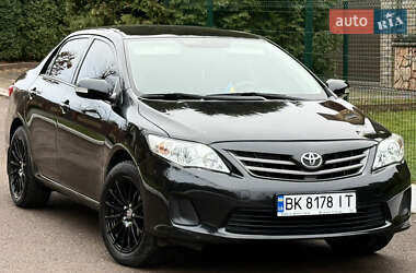 Седан Toyota Corolla 2011 в Рівному