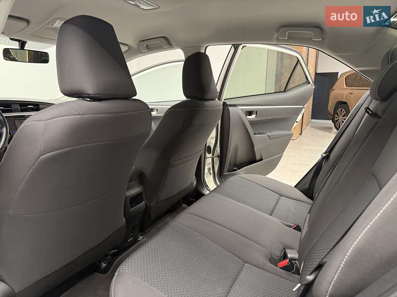 Седан Toyota Corolla 2017 в Києві