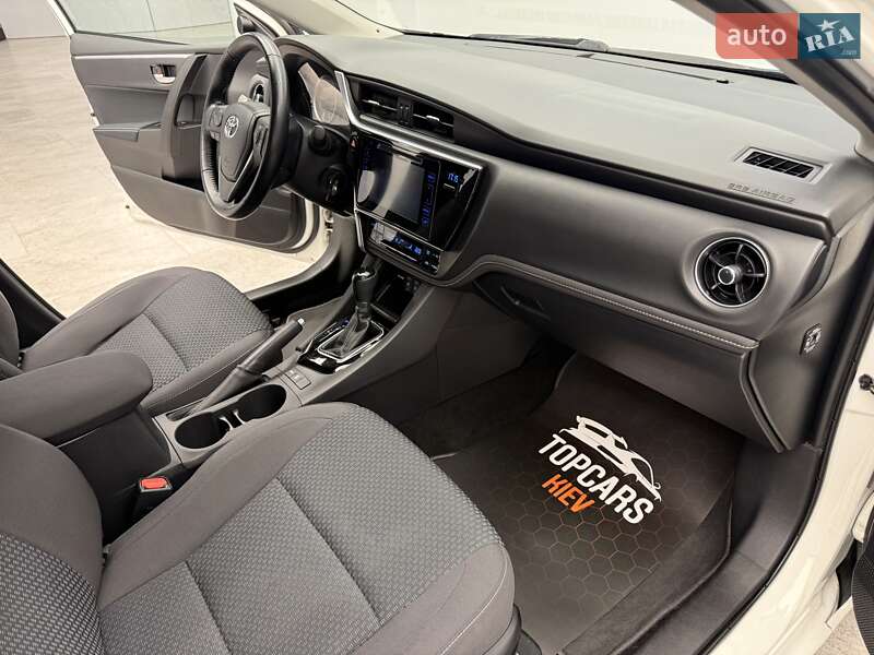 Седан Toyota Corolla 2017 в Києві