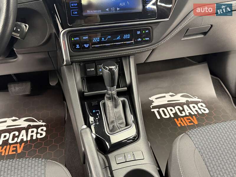 Седан Toyota Corolla 2017 в Києві