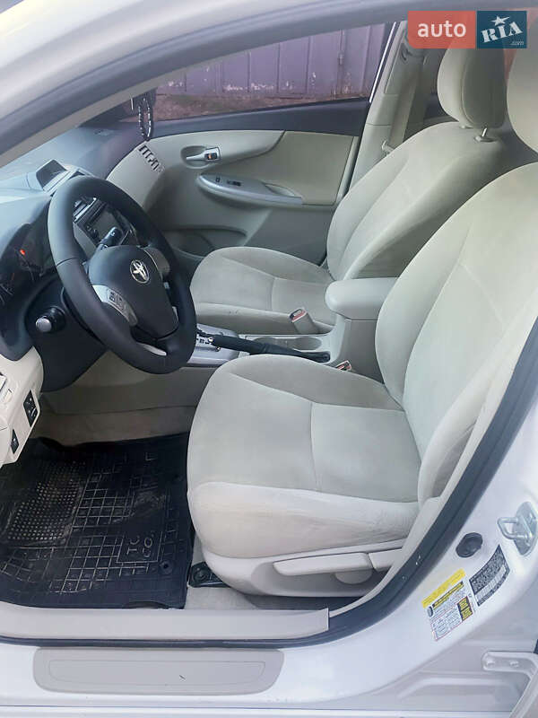 Седан Toyota Corolla 2012 в Одесі