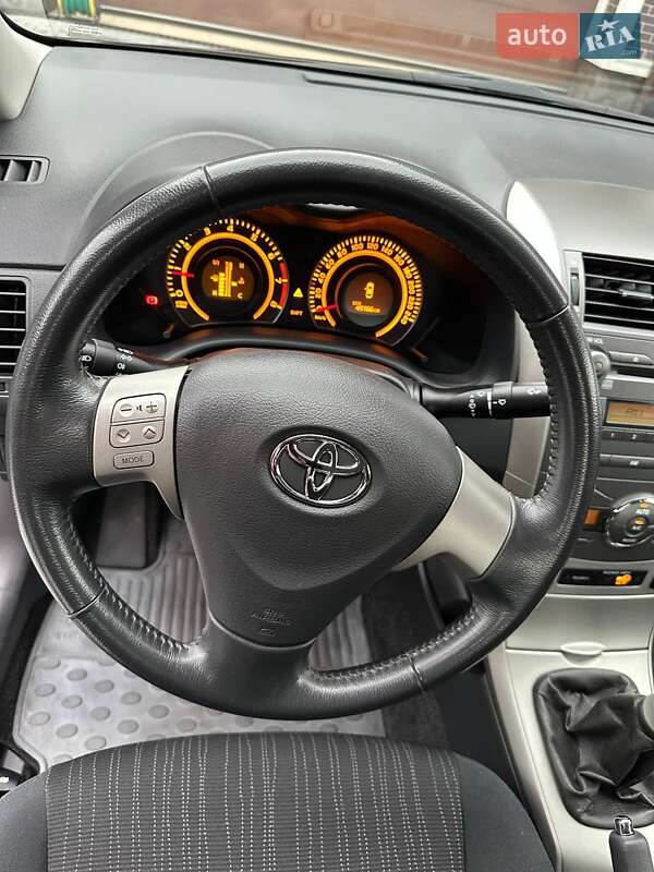 Седан Toyota Corolla 2008 в Києві