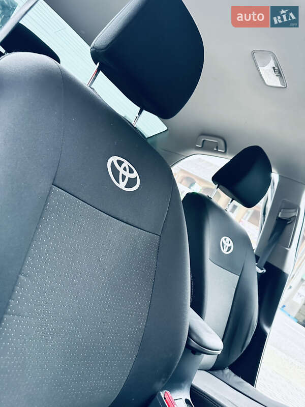 Седан Toyota Corolla 2008 в Грушево