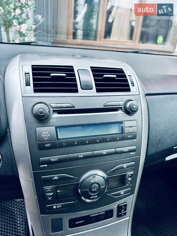 Седан Toyota Corolla 2008 в Грушево