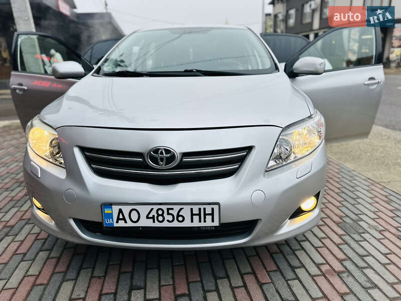 Седан Toyota Corolla 2008 в Грушево