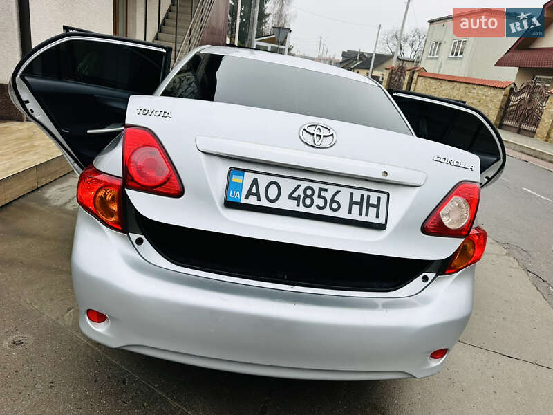 Седан Toyota Corolla 2008 в Грушево