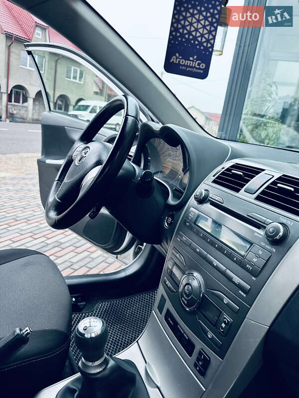 Седан Toyota Corolla 2008 в Грушево